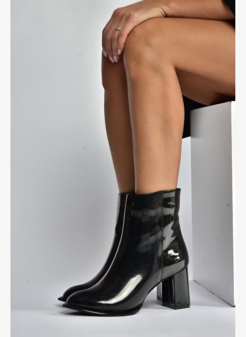V590166308 Siyah Rugan Kalın Topuklu Klasik Bot - Görsel 3
