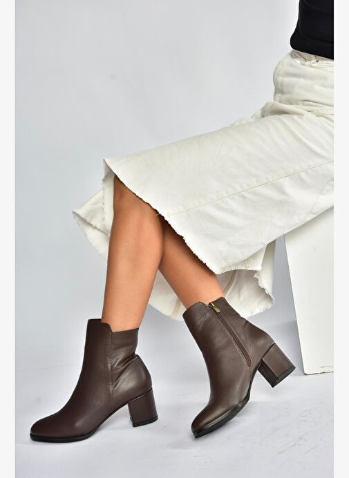 V468581003 Kahverengi Hakiki Deri Kalın Topuklu Kadın Bot - Görsel 5