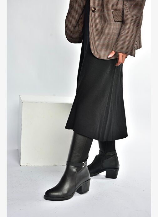 V965030509 Siyah Kalın Topuklu Arkası Lastik Detaylı Kadın Çizme - Görsel 4