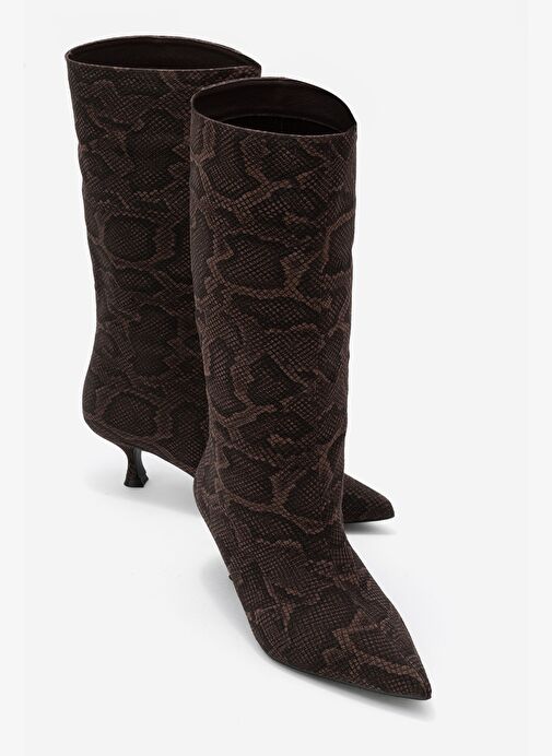 CROW Kahverengi Desenli Sivri Burunlu Kadın Topuklu Kısa Çizme - Görsel 2