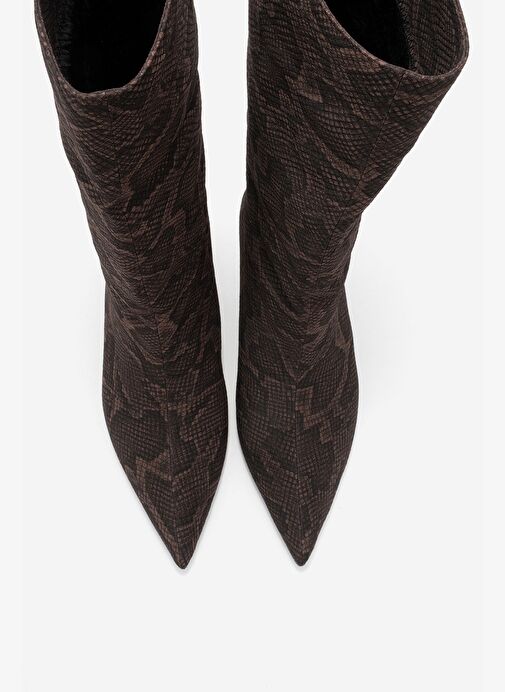 CROW Kahverengi Desenli Sivri Burunlu Kadın Topuklu Kısa Çizme - Görsel 3
