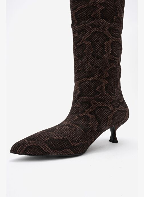 CROW Kahverengi Desenli Sivri Burunlu Kadın Topuklu Kısa Çizme - Görsel 5