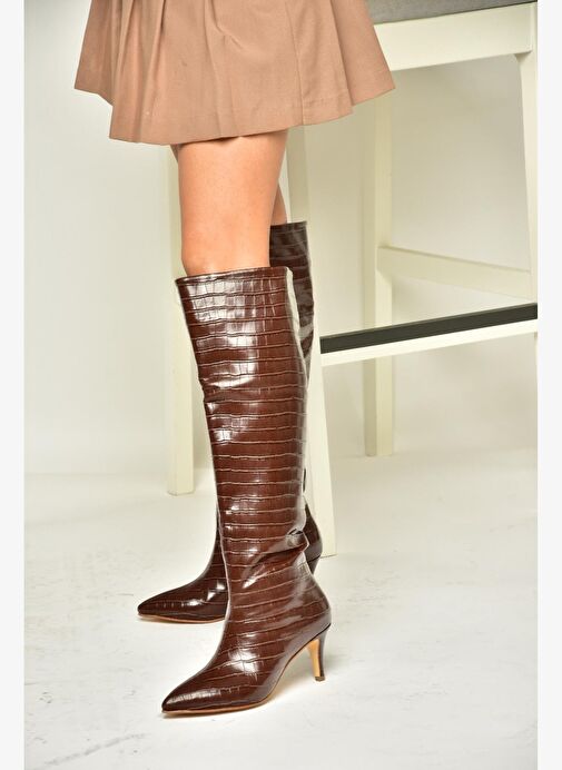 N749204011 Kahverengi Kroko Baskı Alçak Topuklu Kadın Çizme - Görsel 6