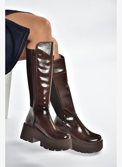 R820060760 Kahverengi Rustik Kalın Tabanlı Arkası Lastik Detaylı Kadın Çizme - Görsel 5