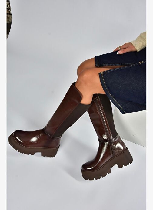 R820060760 Kahverengi Rustik Kalın Tabanlı Arkası Lastik Detaylı Kadın Çizme - Görsel 6