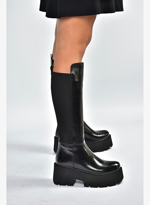 R820060760 Siyah Rustik Kalın Tabanlı Arkası Lastik Detaylı Kadın Çizme - Görsel 2