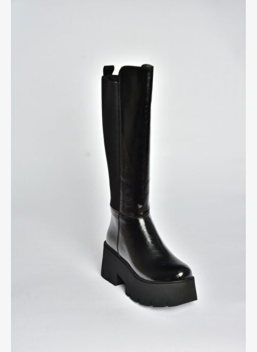 R820060760 Siyah Rustik Kalın Tabanlı Arkası Lastik Detaylı Kadın Çizme - Görsel 6