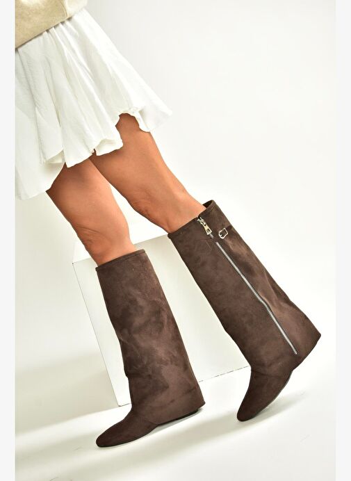 V380526402 Kahverengi Süet Düz Taban Fermuar Detaylı Kadın Çizme - Görsel 2
