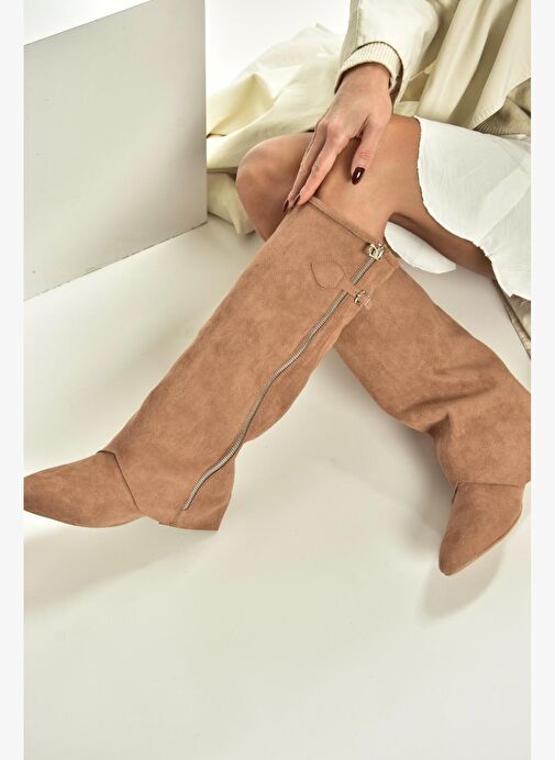 V380526402 Taba Süet Düz Taban Fermuar Detaylı Kadın Çizme - Görsel 3