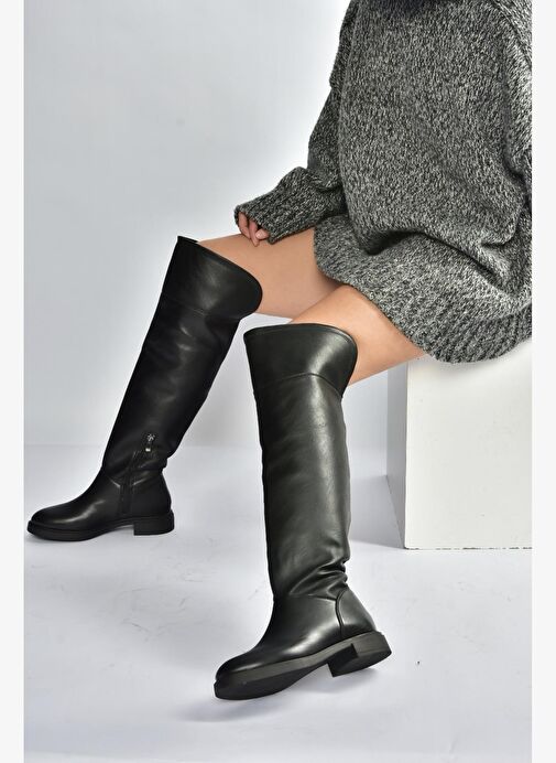 V973801009 Siyah Alçak Topuklu Diz Üstü Klasik Kadın Binici Çizme - Görsel 6
