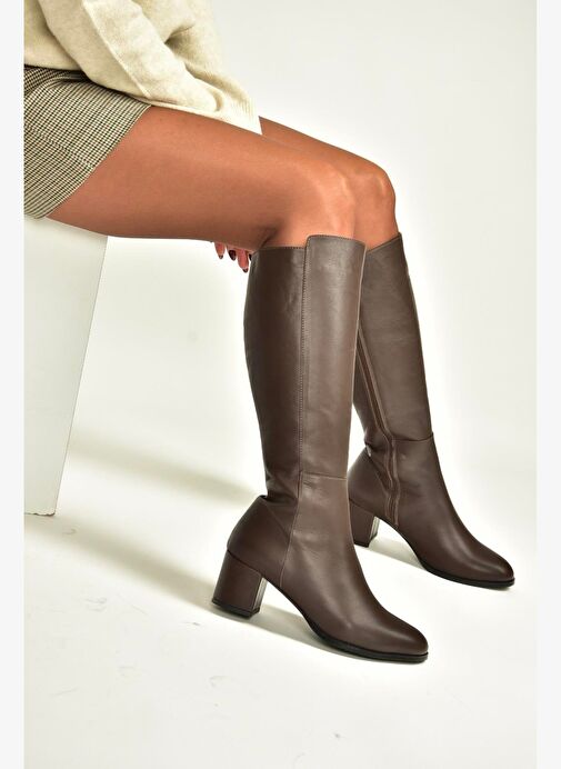 V468213103 Kahverengi Hakiki Deri Kalın Topuklu Kadın Çizme - Görsel 2