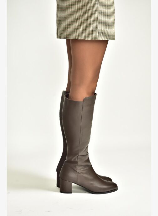 V468213103 Kahverengi Hakiki Deri Kalın Topuklu Kadın Çizme - Görsel 3