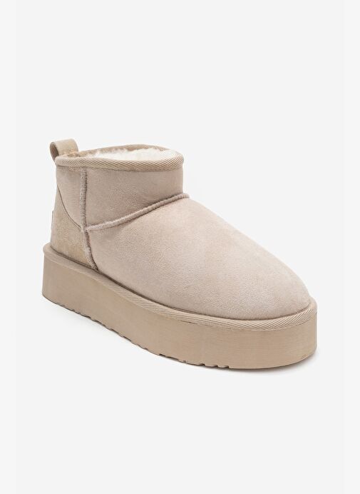 VEYRA Bej Süet Hakiki Deri Kürklü Platform Tabanlı Kadın Mini Bot - Görsel 4