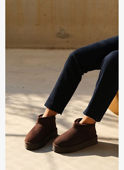 VEYRA Kahverengi Süet Hakiki Deri Kürklü Platform Tabanlı Kadın Mini Bot - Görsel 9