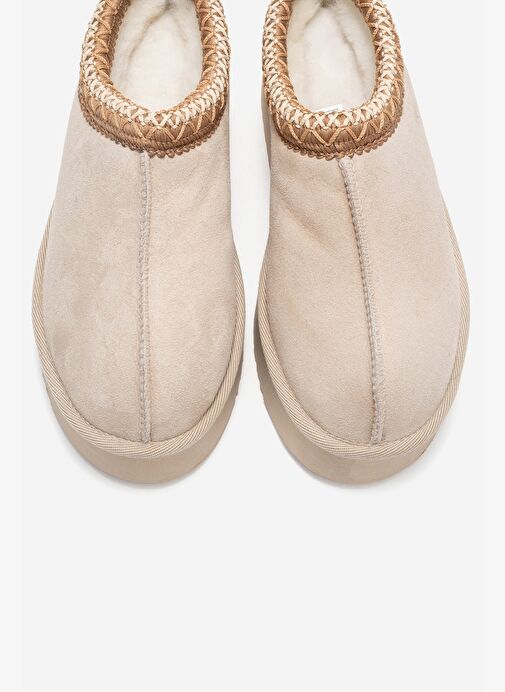 AVELIA Bej Süet Hakiki Deri Dikişli Kadın Kalın Tabanlı Kışlık Terlik - Görsel 3