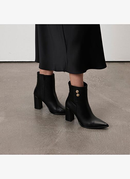 Kadın Siyah Metal Aksesuarlı Deri Topuklu Bot - Görsel 9