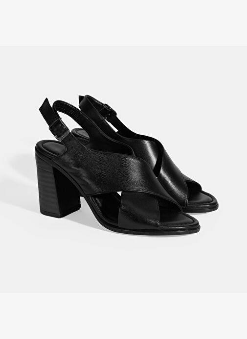 Kadın Siyah Toka Detaylı Deri Sandalet - Görsel 3