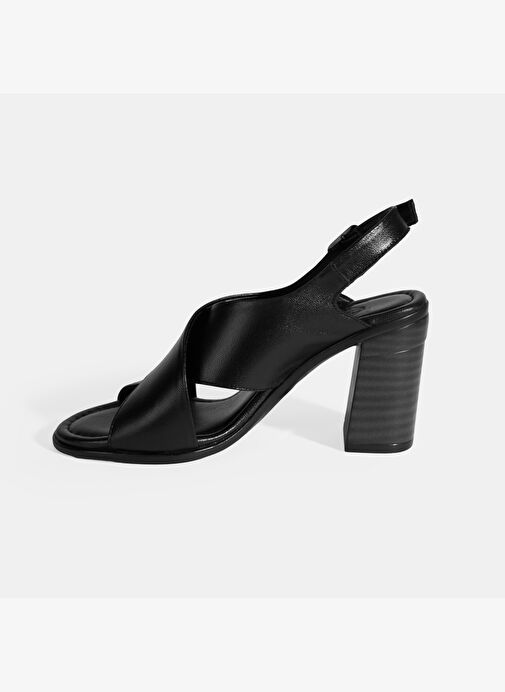 Kadın Siyah Toka Detaylı Deri Sandalet - Görsel 4