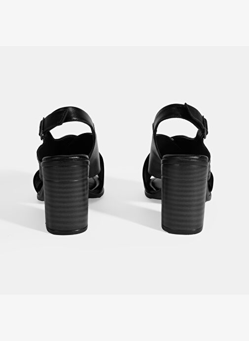 Kadın Siyah Toka Detaylı Deri Sandalet - Görsel 9