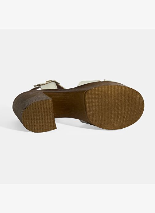 Beyaz Kadın Toka Detaylı Deri Sandalet - Görsel 5