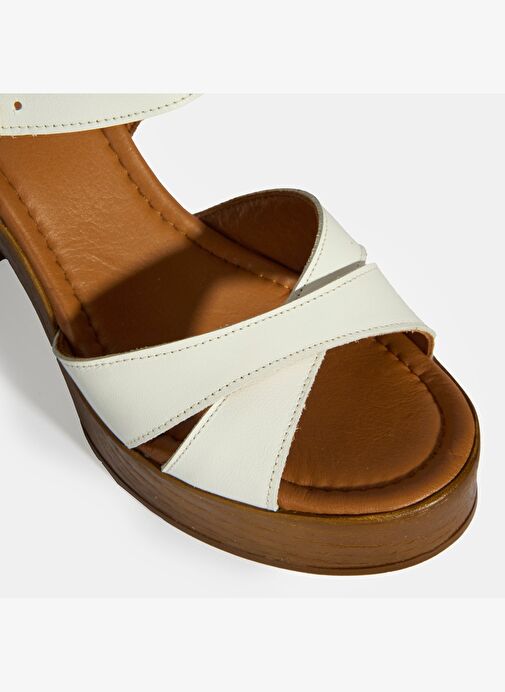 Beyaz Kadın Toka Detaylı Deri Sandalet - Görsel 8
