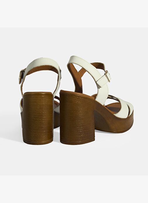 Beyaz Kadın Toka Detaylı Deri Sandalet - Görsel 9