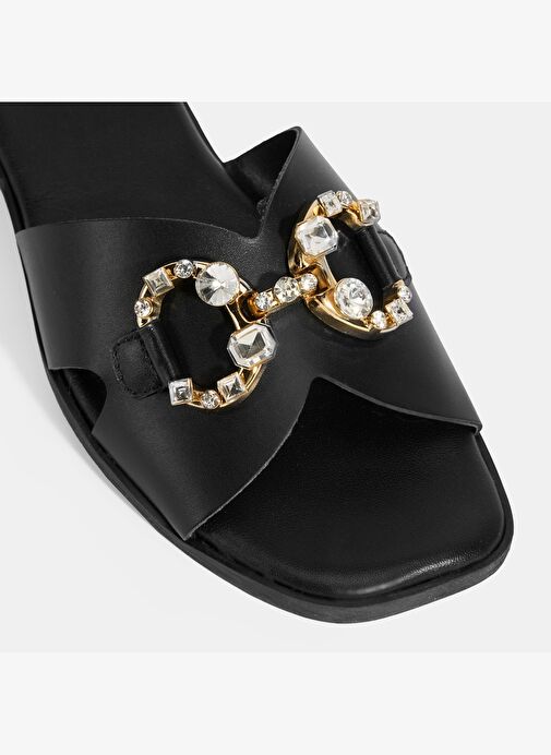 Kadın Siyah Taşlı Toka Aksesuarlı Deri Terlik - Görsel 7