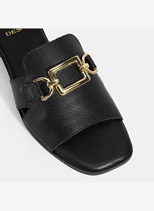 Kadın Siyah Metal Toka Aksesuarlı Deri Terlik - Görsel 7