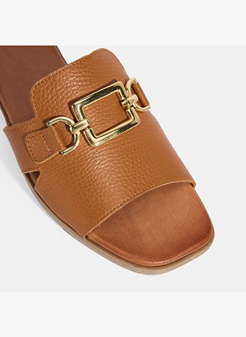 Kadın Taba Metal Toka Aksesuarlı Deri Terlik - Görsel 9