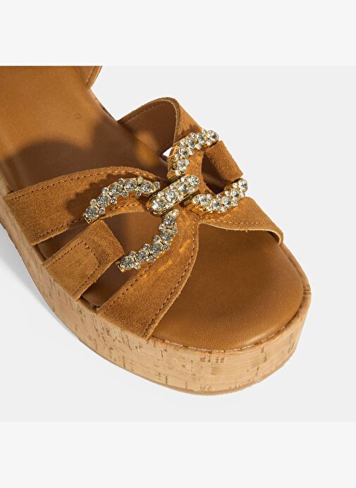 Kadın Taba Taşlı Toka Aksesuarlı Süet Dolgu Topuklu Sandalet - Görsel 7