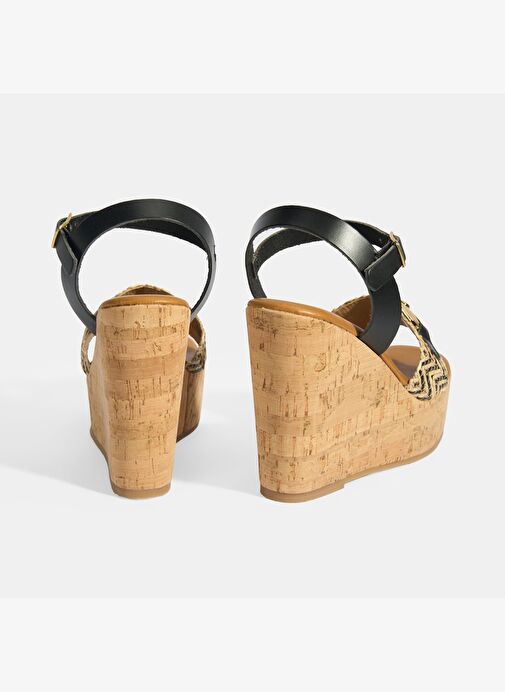 Kadın Siyah Toka Aksesuarlı Deri Detaylı Dolgu Topuklu Sandalet - Görsel 6