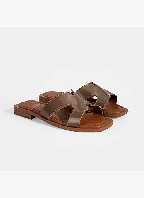 Kadın Kahve Rugan Terlik - Görsel 2