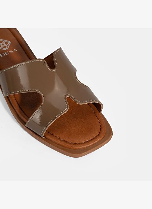 Kadın Kahve Rugan Terlik - Görsel 7