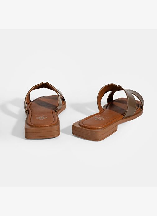 Kadın Kahve Rugan Terlik - Görsel 9