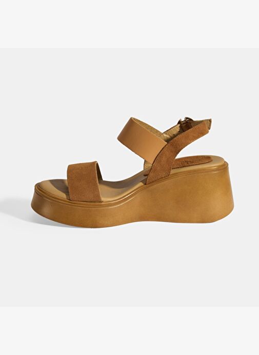 Kadın Taba Ayarlanabilir Tokalı Deri Detaylı Dolgu Topuklu Süet Sandalet - Görsel 4