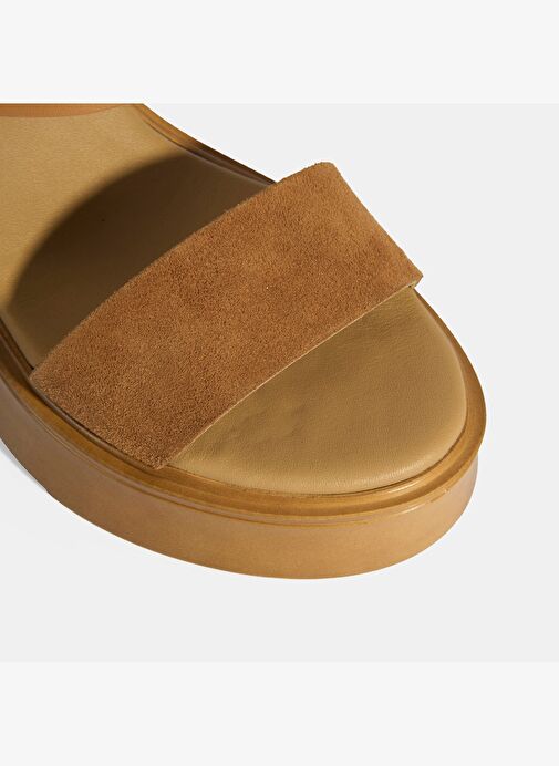 Kadın Taba Ayarlanabilir Tokalı Deri Detaylı Dolgu Topuklu Süet Sandalet - Görsel 8