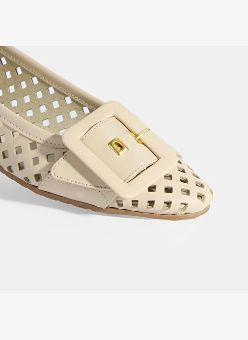 Kadın Bej Toka Aksesuarlı Perforeli Deri Babet - Görsel 6