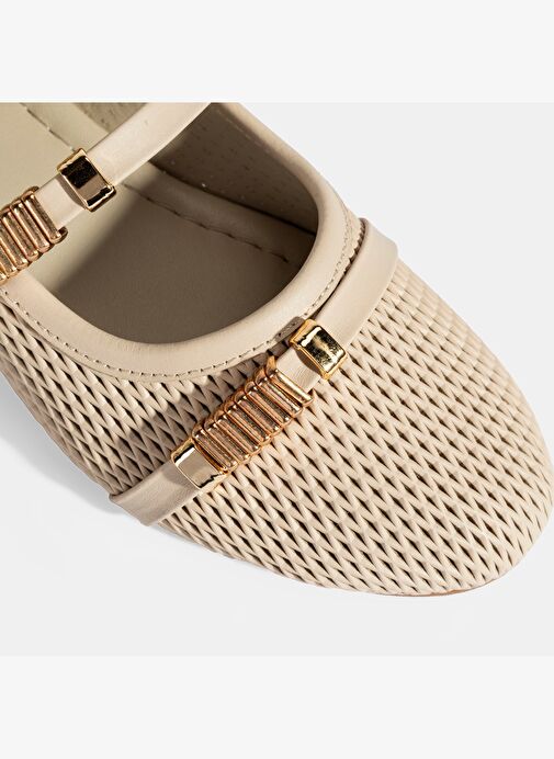 Kadın Bej Metal Toka Aksesuarlı Deri Babet - Görsel 7
