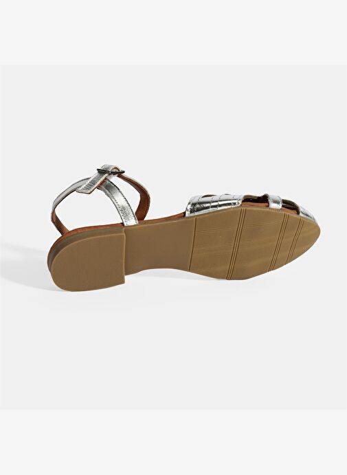 Kadın Gümüş Ayarlanabilir Tokalı Rugan Sandalet - Görsel 5