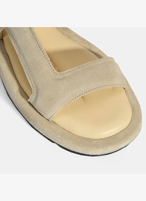 Kadın Bej Süet Tokalı Sandalet - Görsel 9