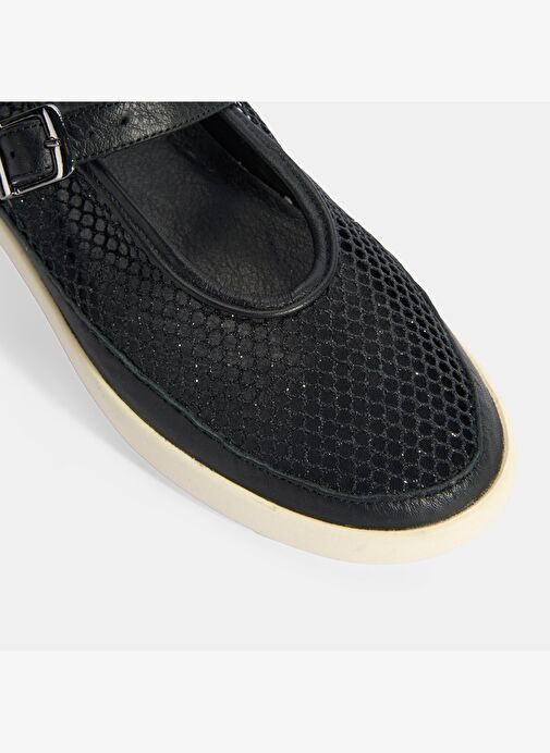 Kadın Siyah Ayarlanabilir Tokalı File Detaylı Ayakkabı - Görsel 6