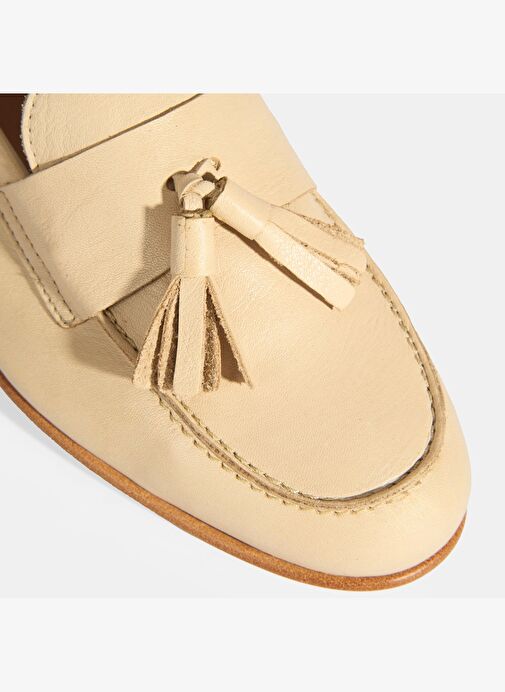 Kadın Bej Püskül Detaylı Deri Loafer - Görsel 9