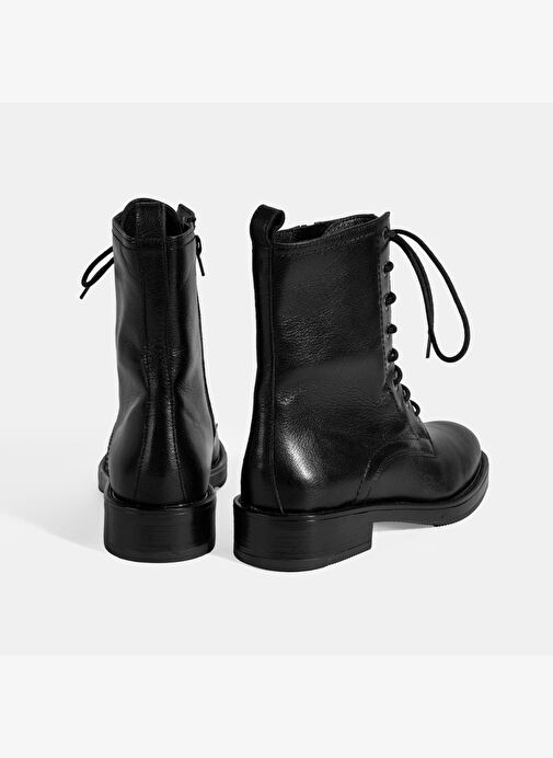 Kadın Siyah Bağcıklı Deri Postal Bot - Görsel 9