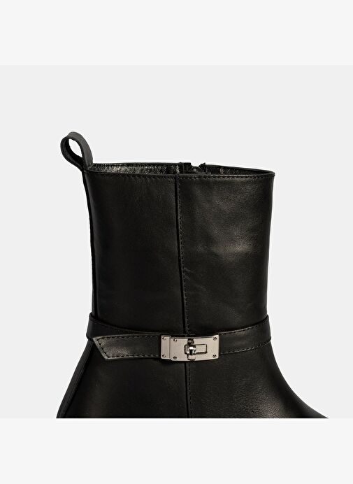 Kadın Siyah Metal Tokalı Kalın Tabanlı Deri Bot - Görsel 7