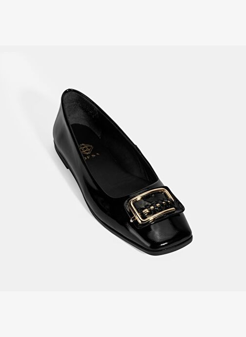 Kadın Siyah Metal Toka Aksesuarlı Rugan Babet - Görsel 6