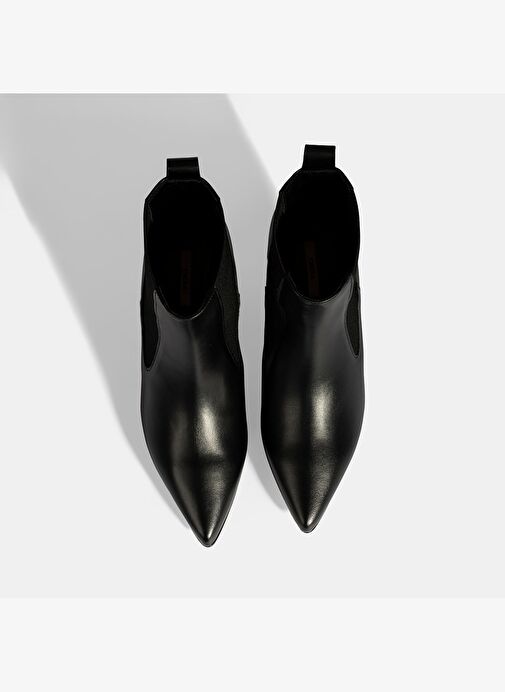 Kadın Siyah Lastikli Sivri Burunlu İnce Topuklu Deri Bot - Görsel 8