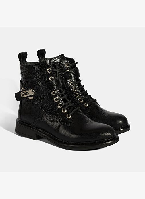 Kadın Siyah Bağcıklı Metal Aksesuarlı Deri Postal Bot - Görsel 2