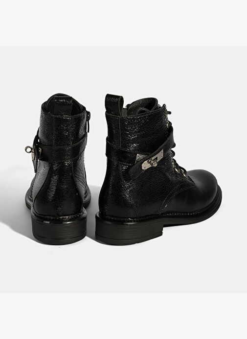 Kadın Siyah Bağcıklı Metal Aksesuarlı Deri Postal Bot - Görsel 9