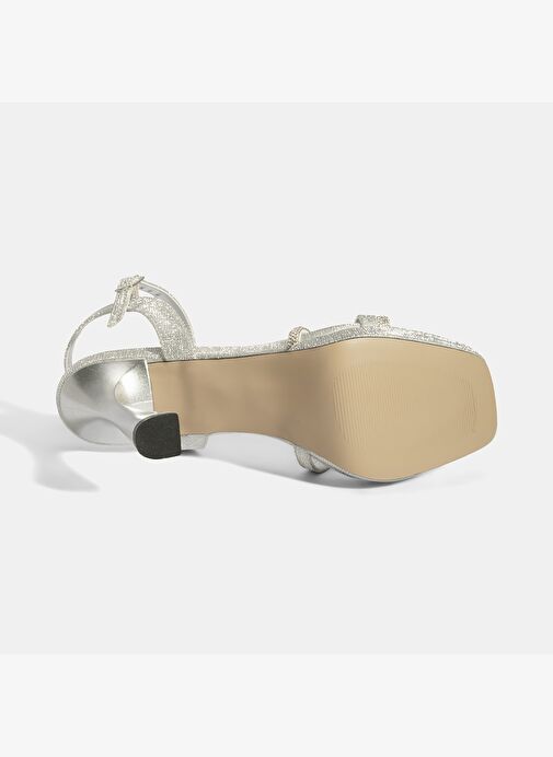 Kadın Gümüş Ayarlanabilir Tokalı Taşlı Topuklu Abiye Sandalet - Görsel 5