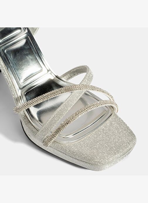 Kadın Gümüş Ayarlanabilir Tokalı Taşlı Topuklu Abiye Sandalet - Görsel 7